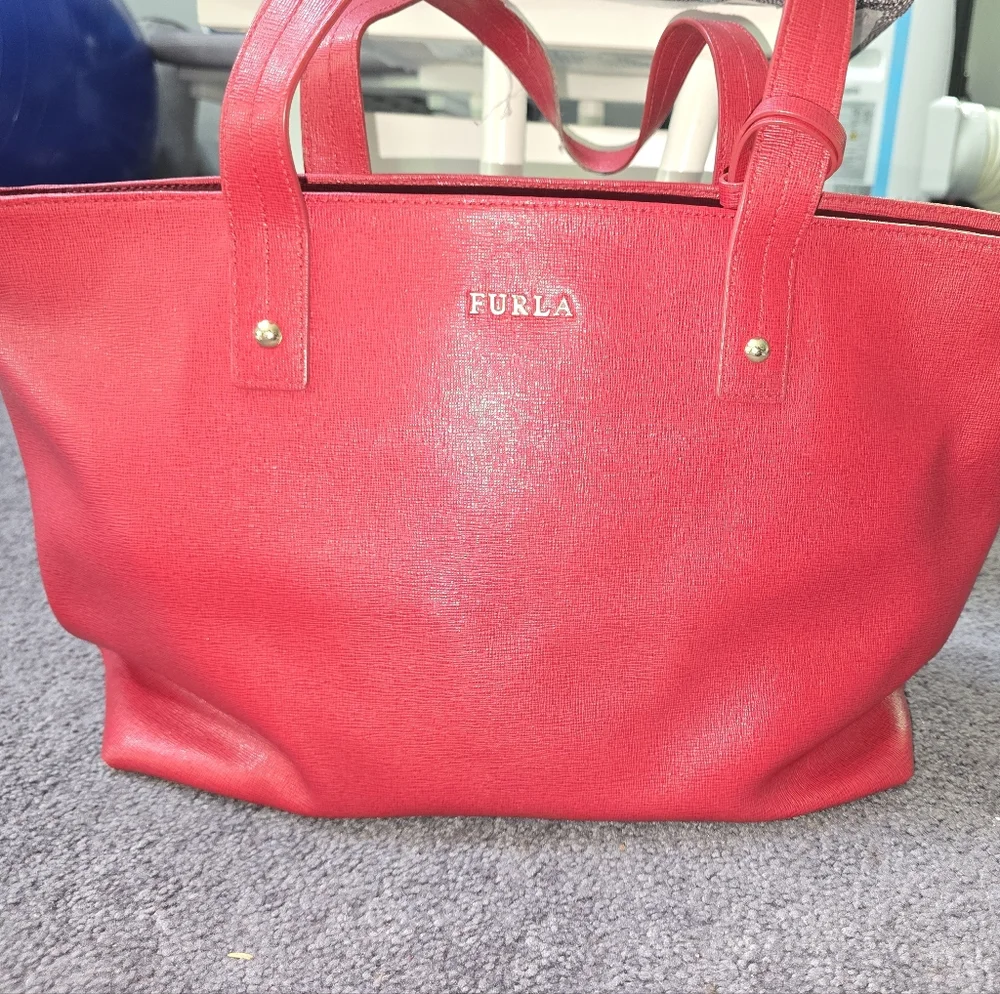 Furla Red leather Tote handbag - Picture 2 of 4
